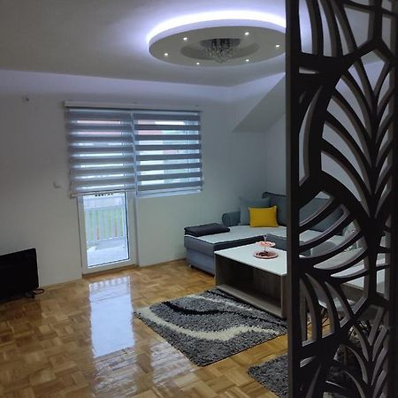 Stan Na Dan Elena Apartment Lukavica Ngoại thất bức ảnh