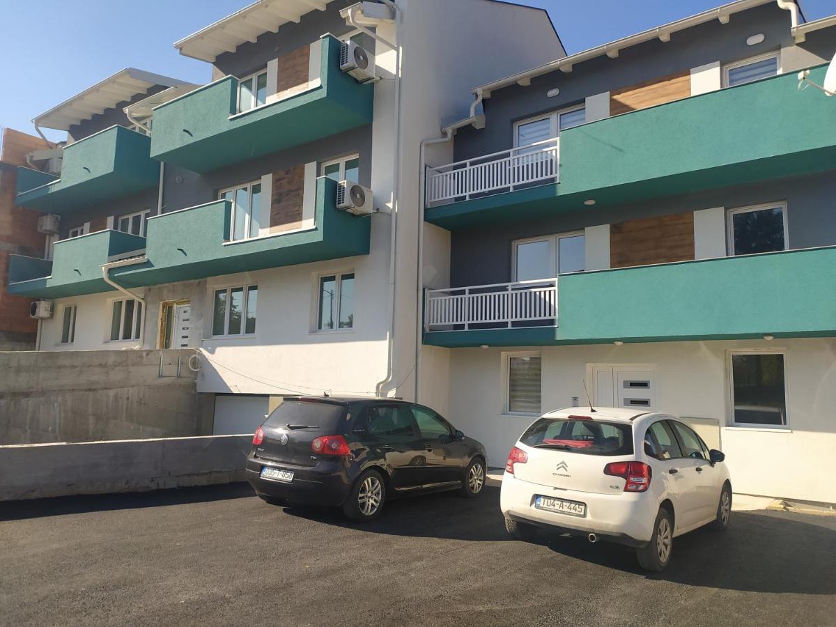 Stan Na Dan Elena Apartment Lukavica Ngoại thất bức ảnh