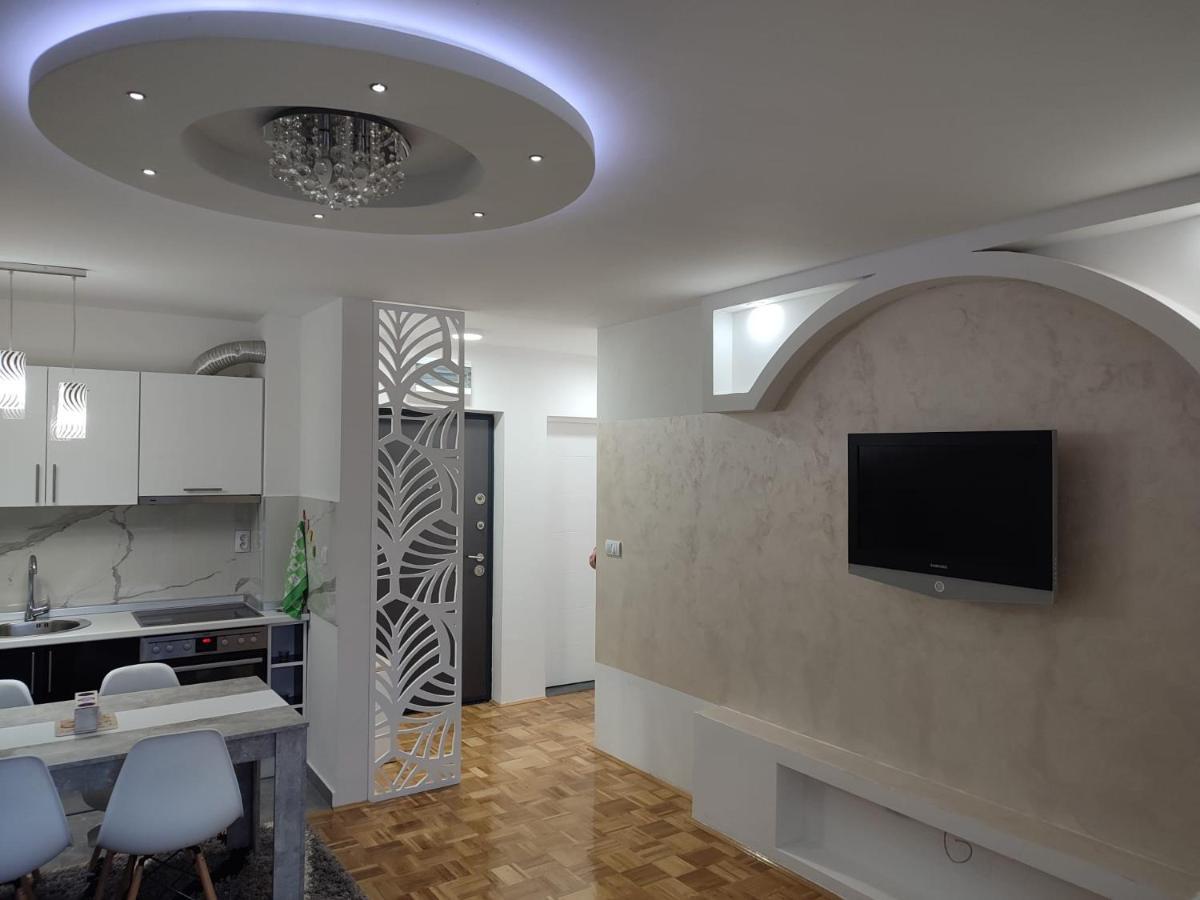 Stan Na Dan Elena Apartment Lukavica Ngoại thất bức ảnh
