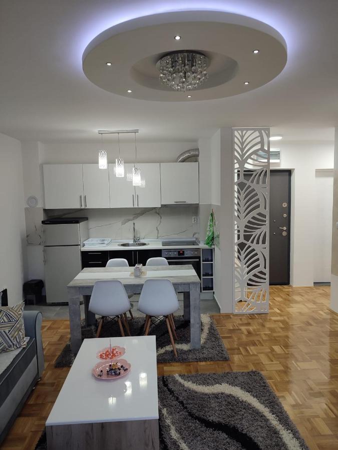 Stan Na Dan Elena Apartment Lukavica Ngoại thất bức ảnh