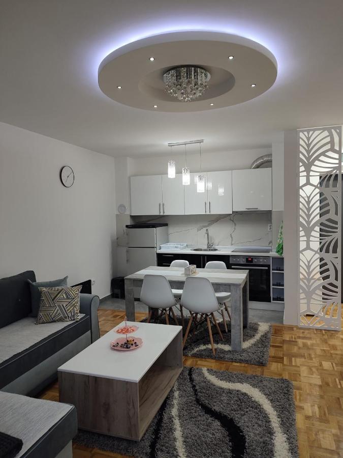 Stan Na Dan Elena Apartment Lukavica Ngoại thất bức ảnh