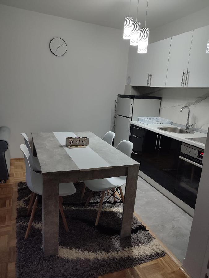 Stan Na Dan Elena Apartment Lukavica Ngoại thất bức ảnh